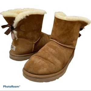 UGG Australia 1005062 Bailey Bow Short Boot Tan
